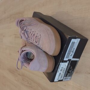 Air Force 1 '07 LV8 Suede Size 9.5 Particle Pink